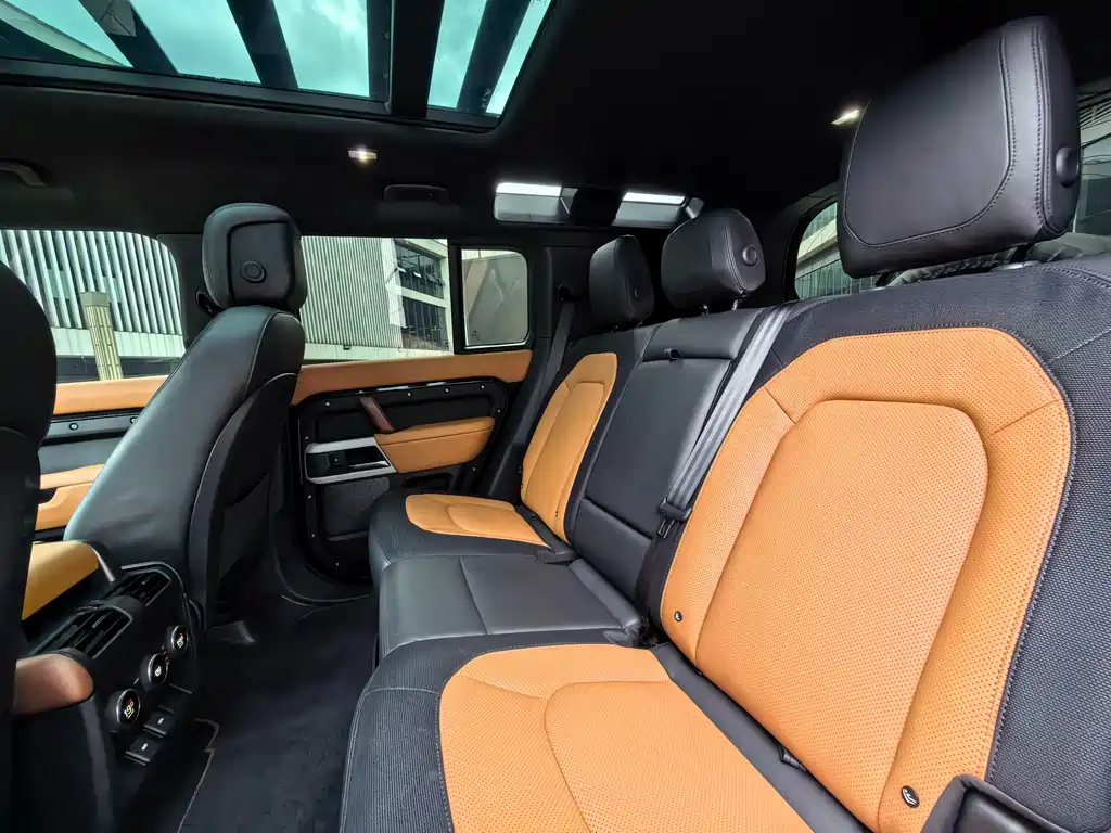 Land Rover Defender 2024 — фото 15