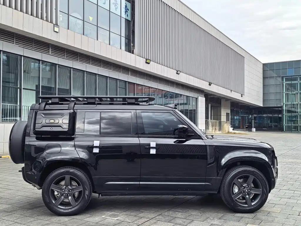 Land Rover Defender 2024 — фото 19