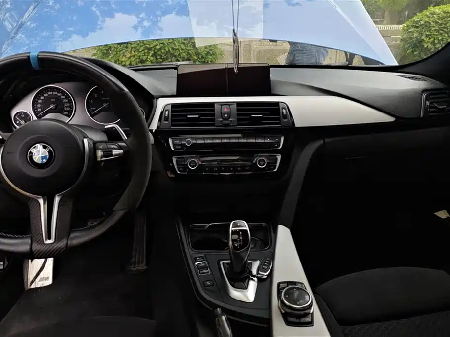 BMW 3 Series 2017 — фото 13
