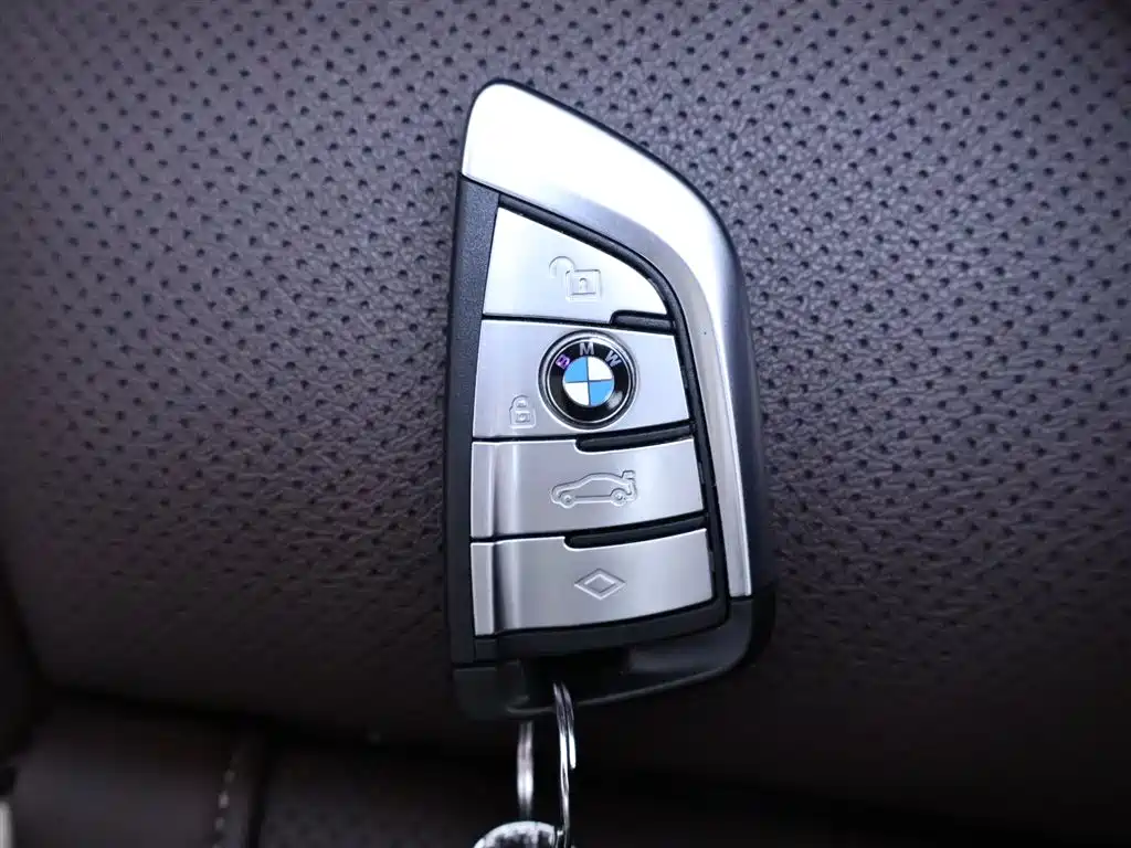 BMW 5 Series 2022 — фото 25