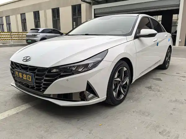 Hyundai Elantra 2022