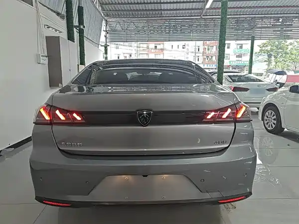 Peugeot 408 2022