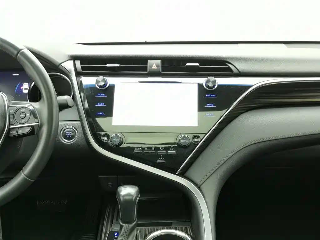 Toyota Camry 2020 — фото 12