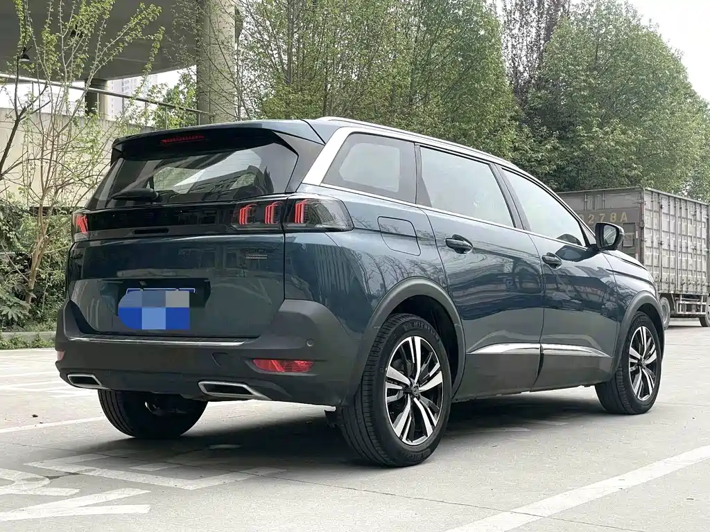 Peugeot 5008 2023 — фото 9