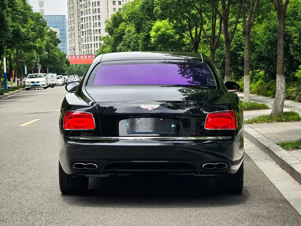 Bentley Flying Spur 2017 — фото 13