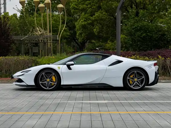 Ferrari SF90 2020