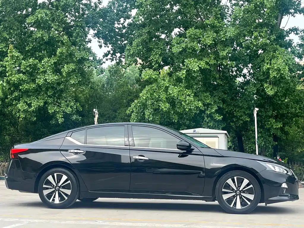 Nissan Teana 2022 — фото 4