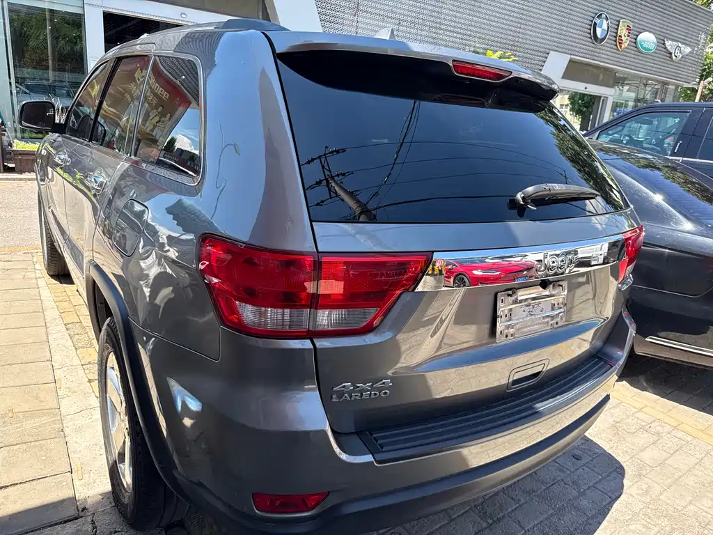Jeep Grand Cherokee 2012 — фото 15