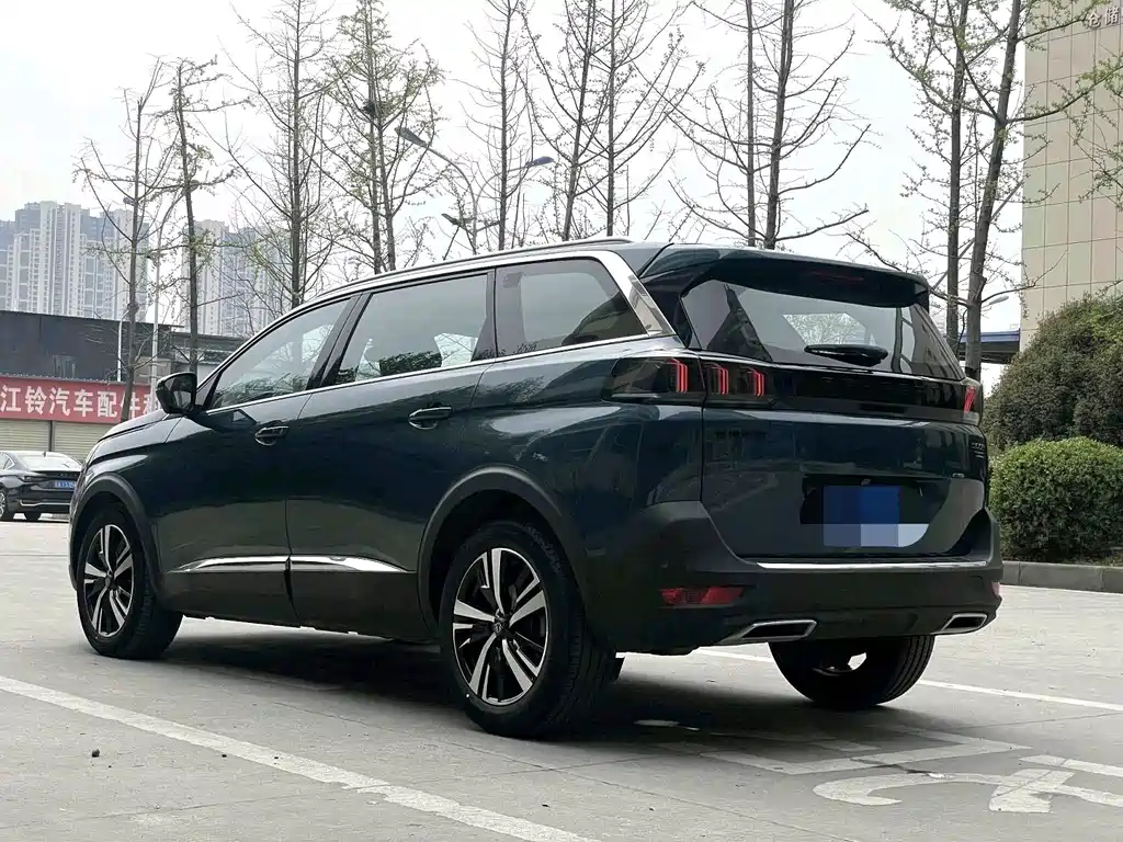 Peugeot 5008 2023 — фото 11