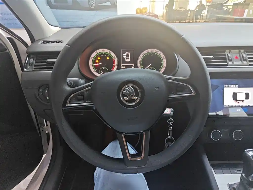 Skoda Octavia 2022 — фото 11