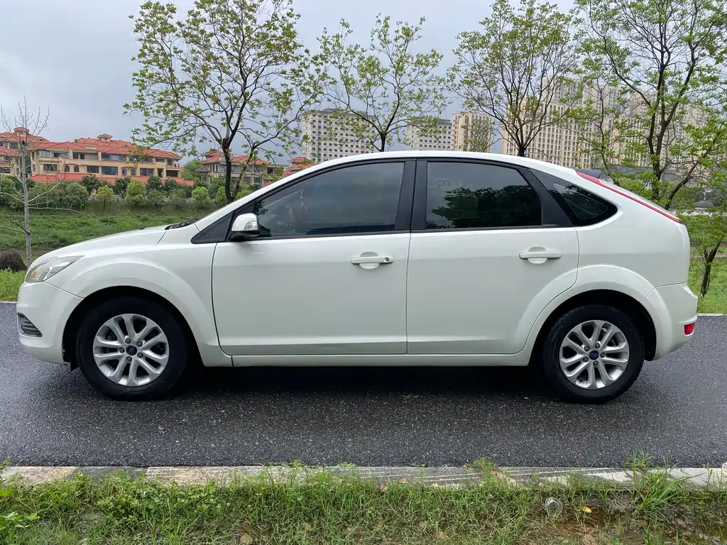 Ford Focus 2015 — фото 4