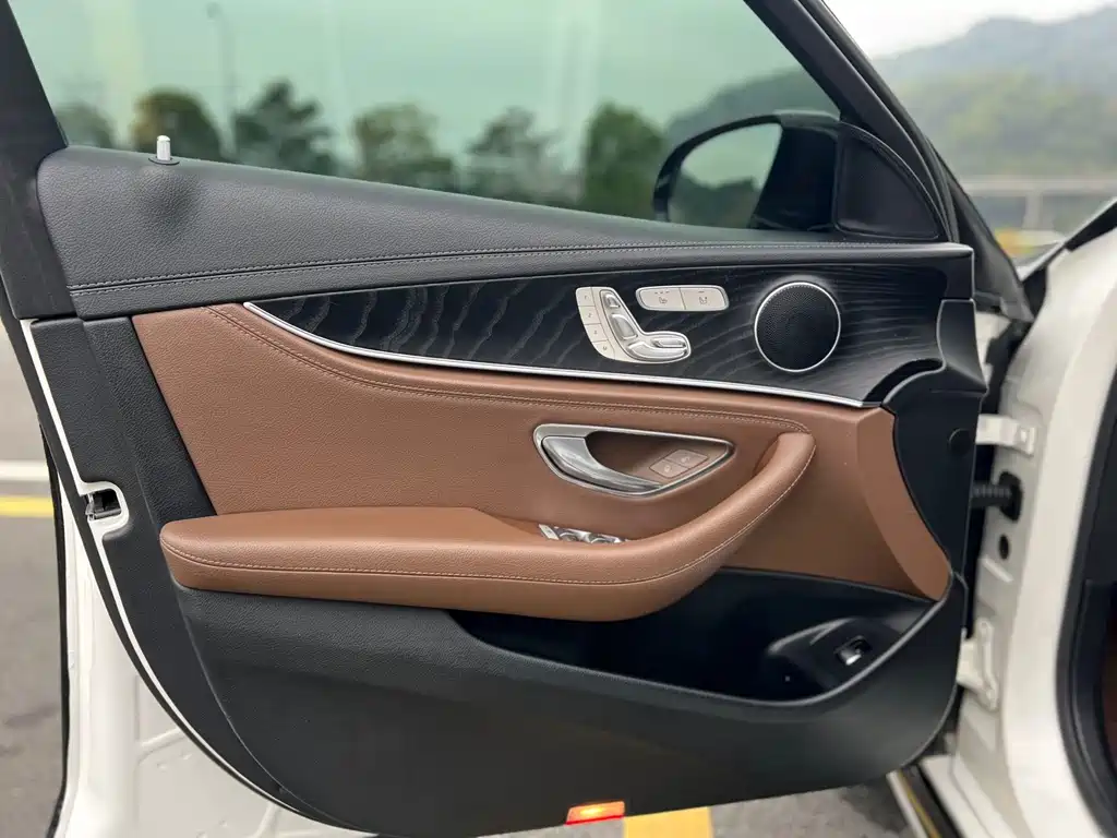 Mercedes-Benz E-Class 2019 — фото 11