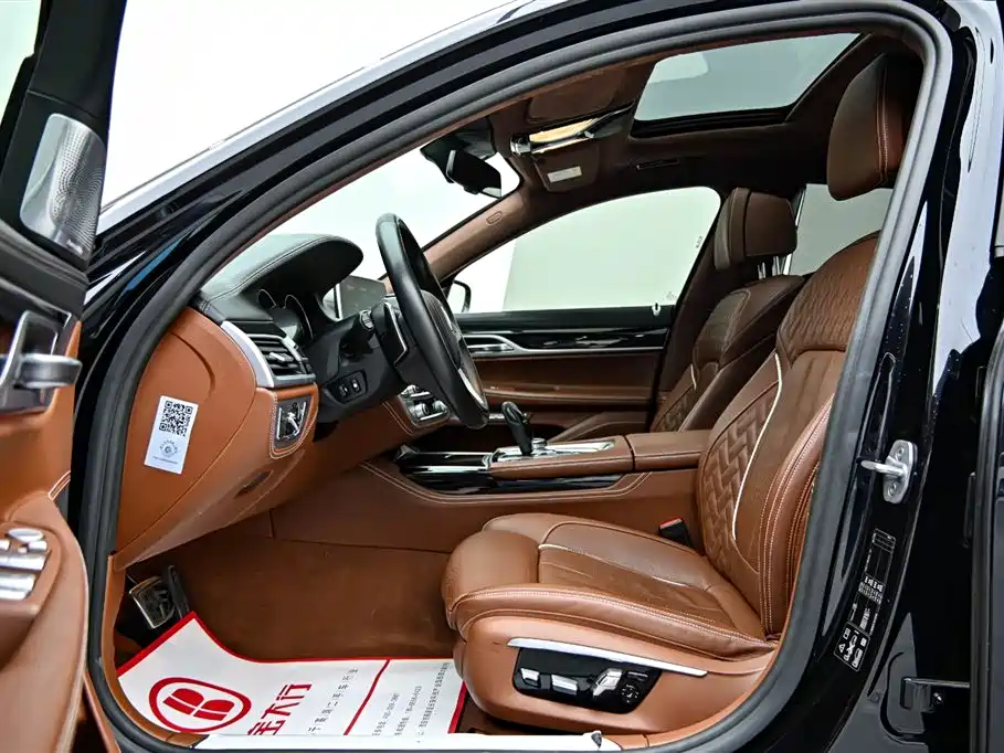 BMW 7 Series 2018 — фото 11