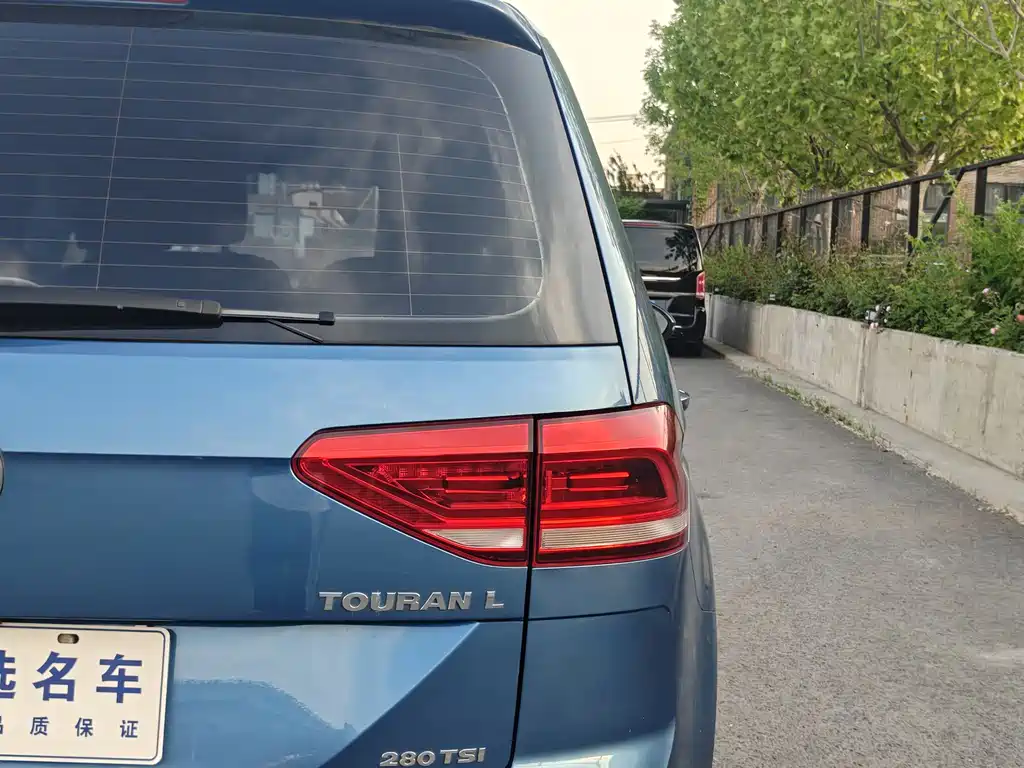 Volkswagen Touran 2017 — фото 10