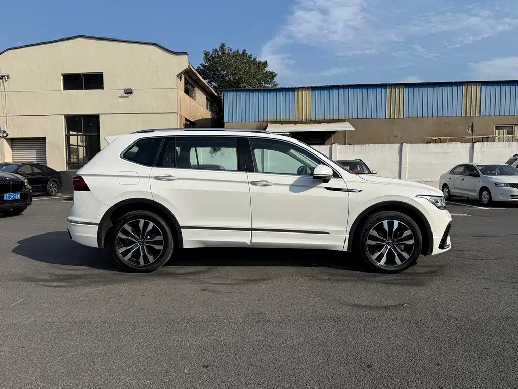 Volkswagen Tiguan L 2022 — фото 20
