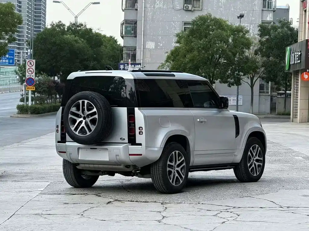 Land Rover Defender 2023 — фото 4