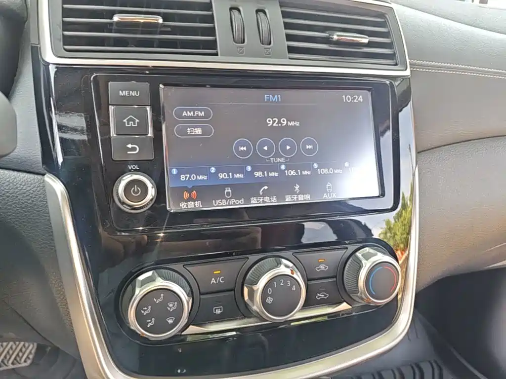 Nissan Tiida 2018 — фото 13