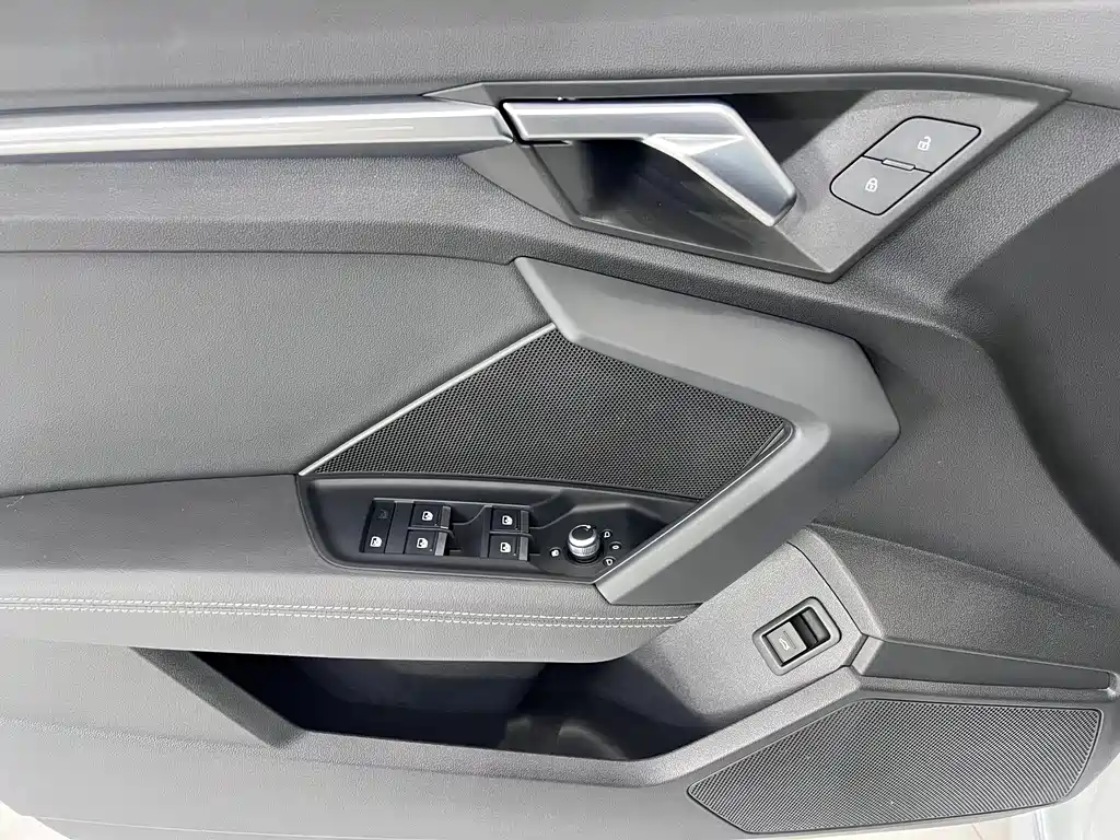Audi A3 2024 — фото 11