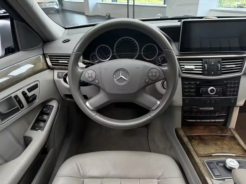 Mercedes-Benz E-Class 2010 — фото 10