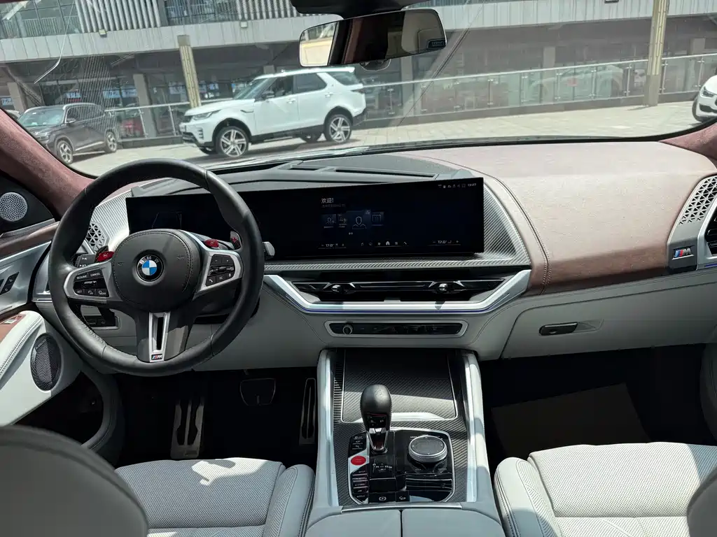 BMW XM 2023 — фото 10