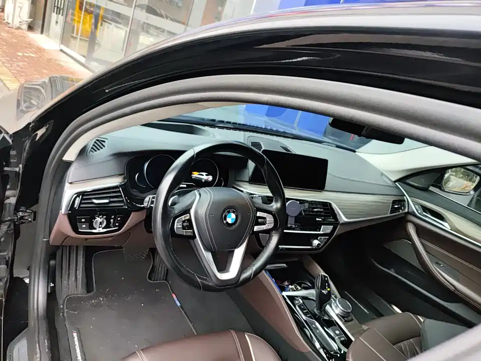 BMW 5 Series 2018 — фото 3