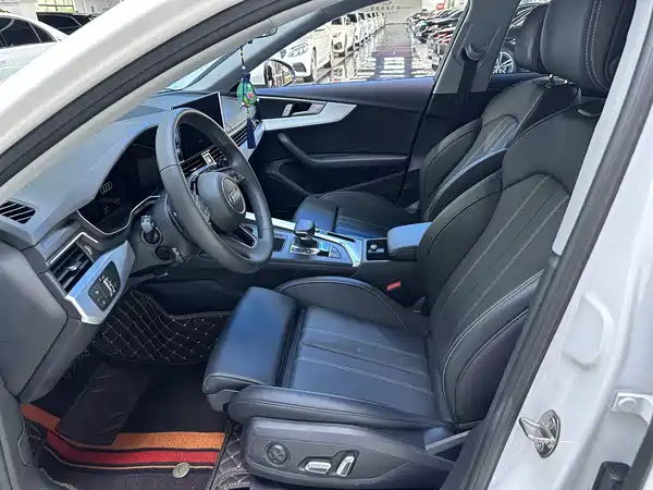 Audi A4L 2025