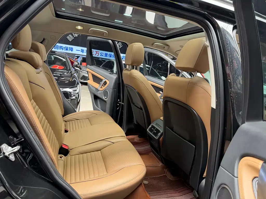 Land Rover Discovery Sport 2023 — фото 18