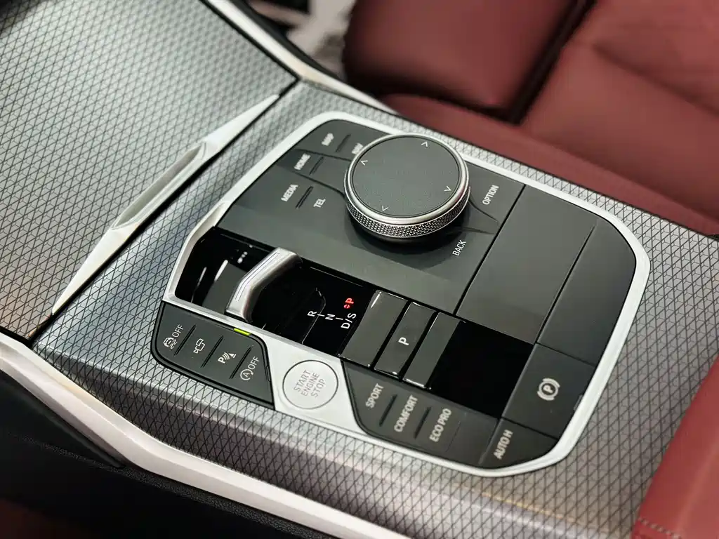 BMW 3 Series 2025 — фото 17