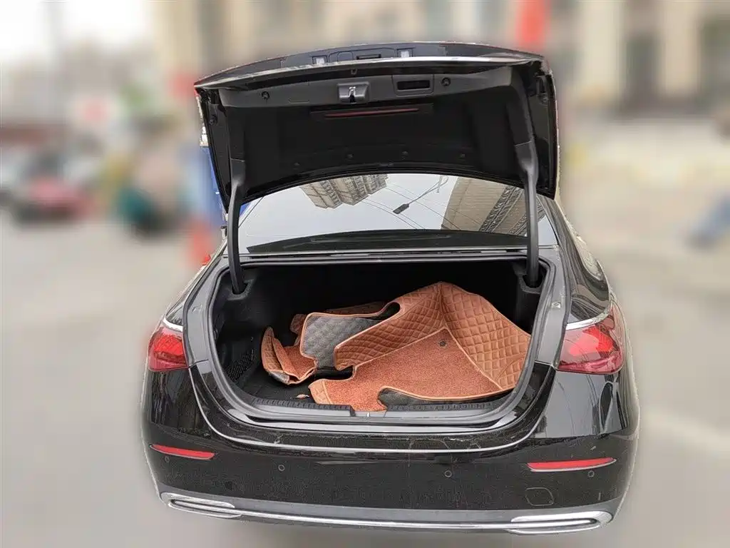Mercedes-Benz E-Class 2025 — фото 16