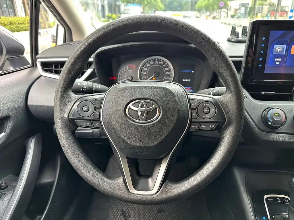 Toyota Corolla 2023 — фото 13