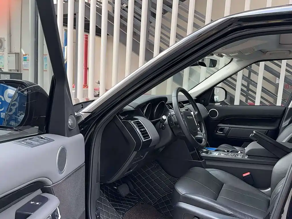 Land Rover Discovery 2019 — фото 17