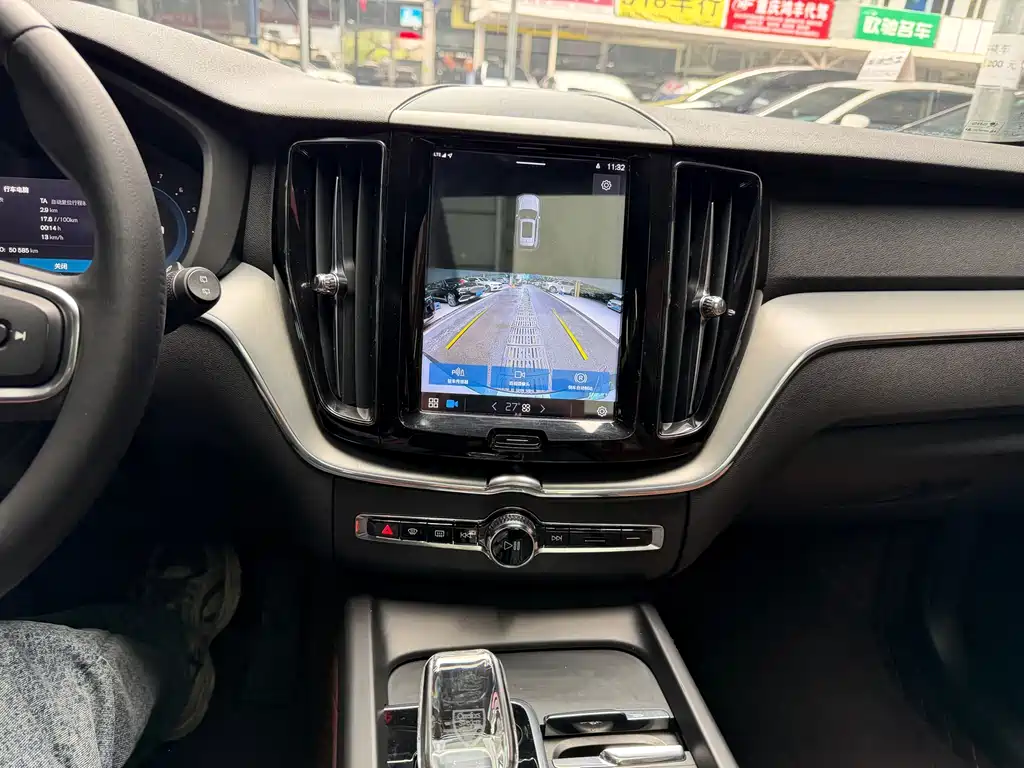 Volvo XC60 2022 — фото 12