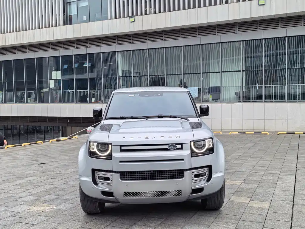 Land Rover Defender 2022