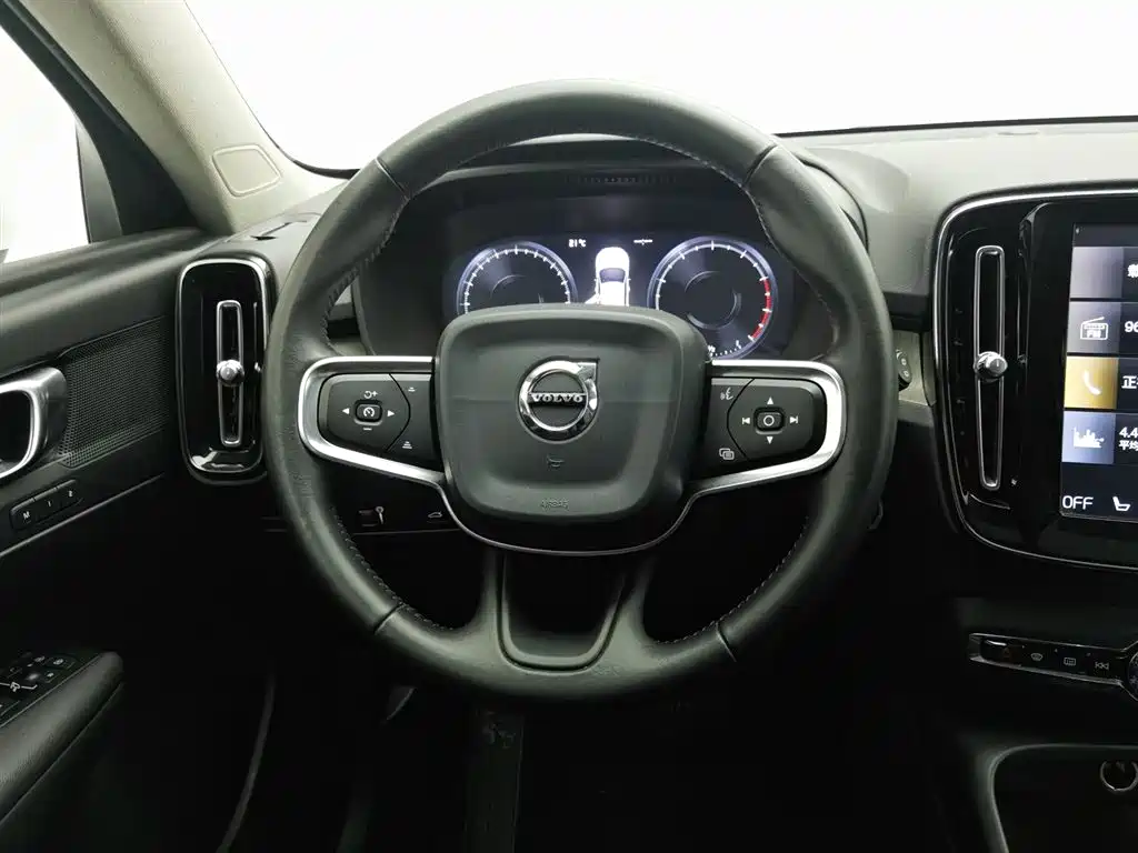 Volvo XC40 2020 — фото 11