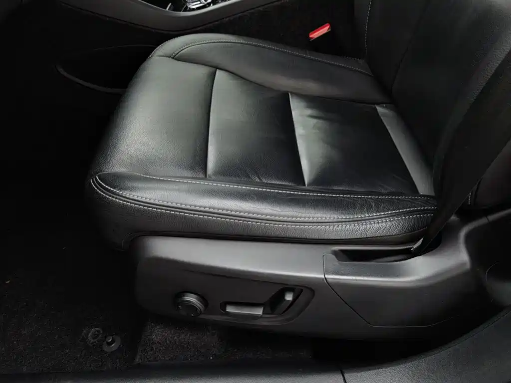 Volvo XC40 2020 — фото 20