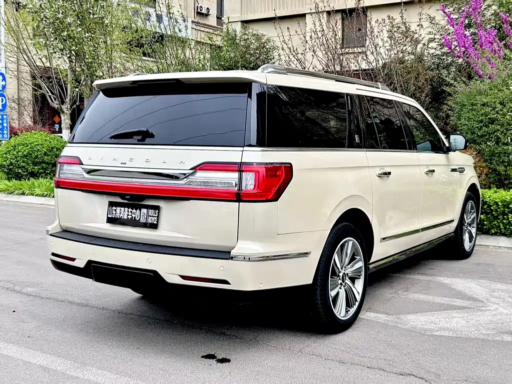 Lincoln Navigator 2019 — фото 16