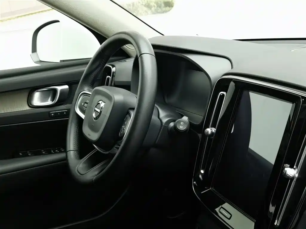 Volvo XC40 2020 — фото 22