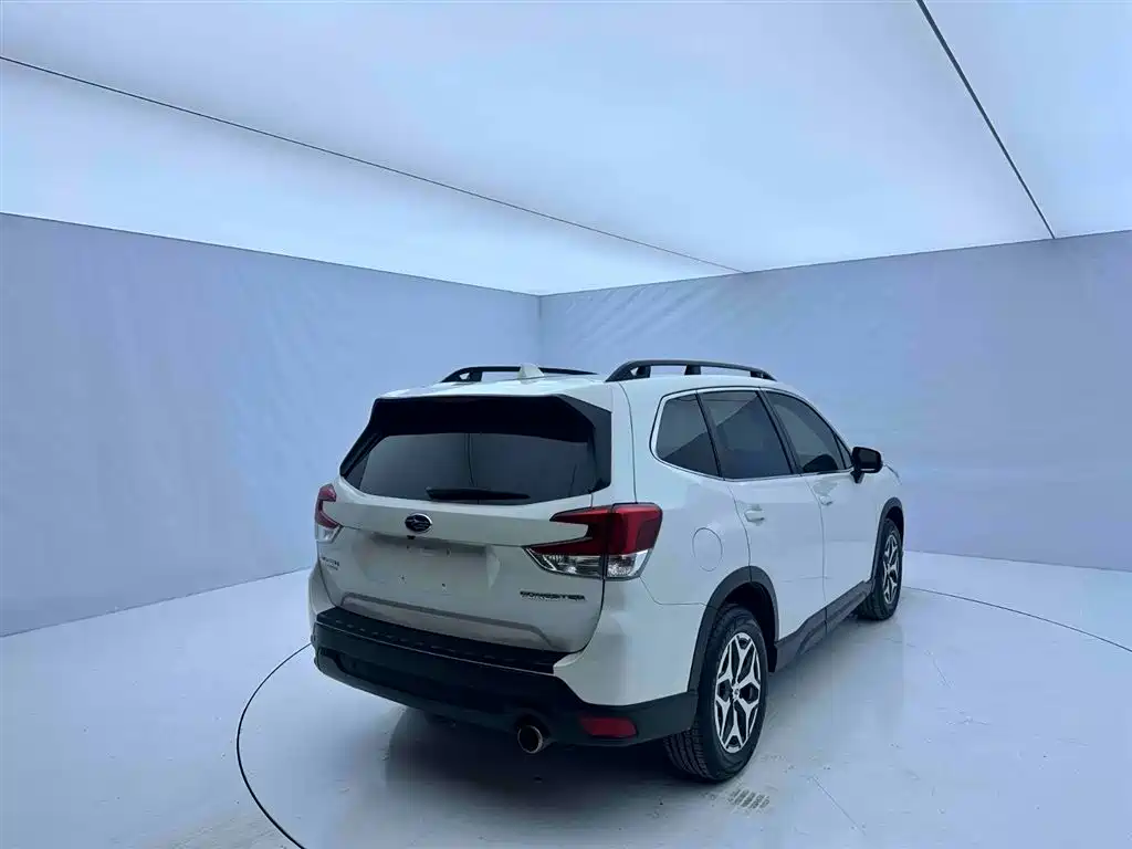 Subaru Forester 2023 — фото 4