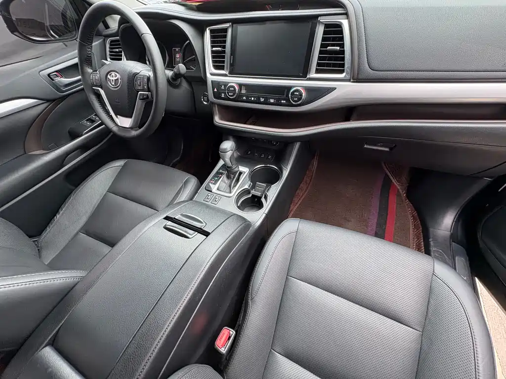 Toyota Highlander 2020 — фото 17
