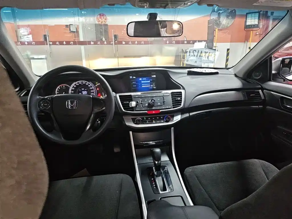 Honda Accord 2015 — фото 10