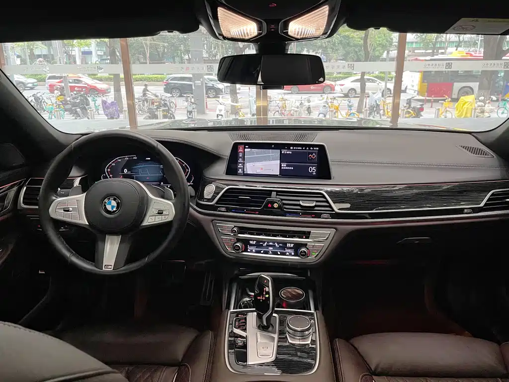 BMW 7 Series 2021 — фото 17