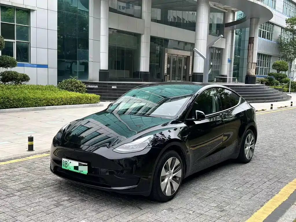 Tesla Model Y 2023 — фото 1