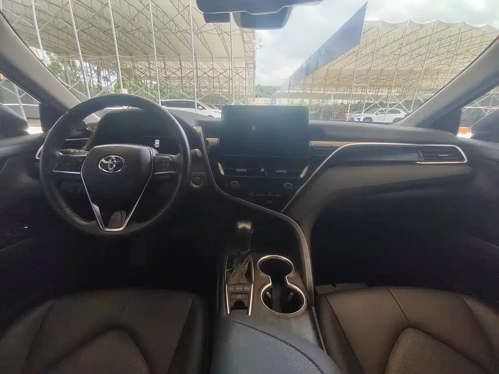 Toyota Camry 2021 — фото 10