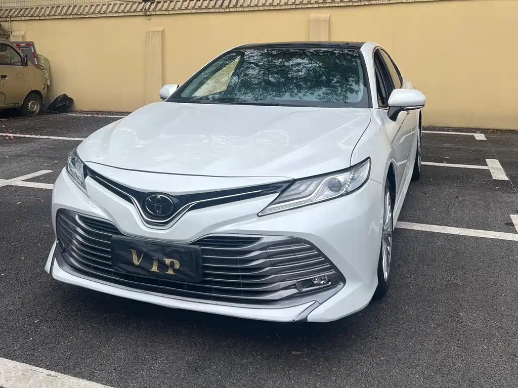 Toyota Camry 2021 — фото 1