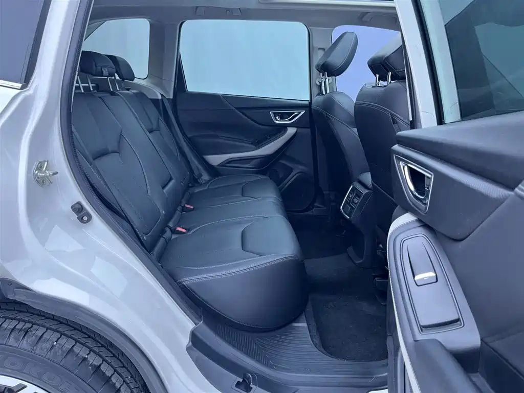 Subaru Forester 2022 — фото 11
