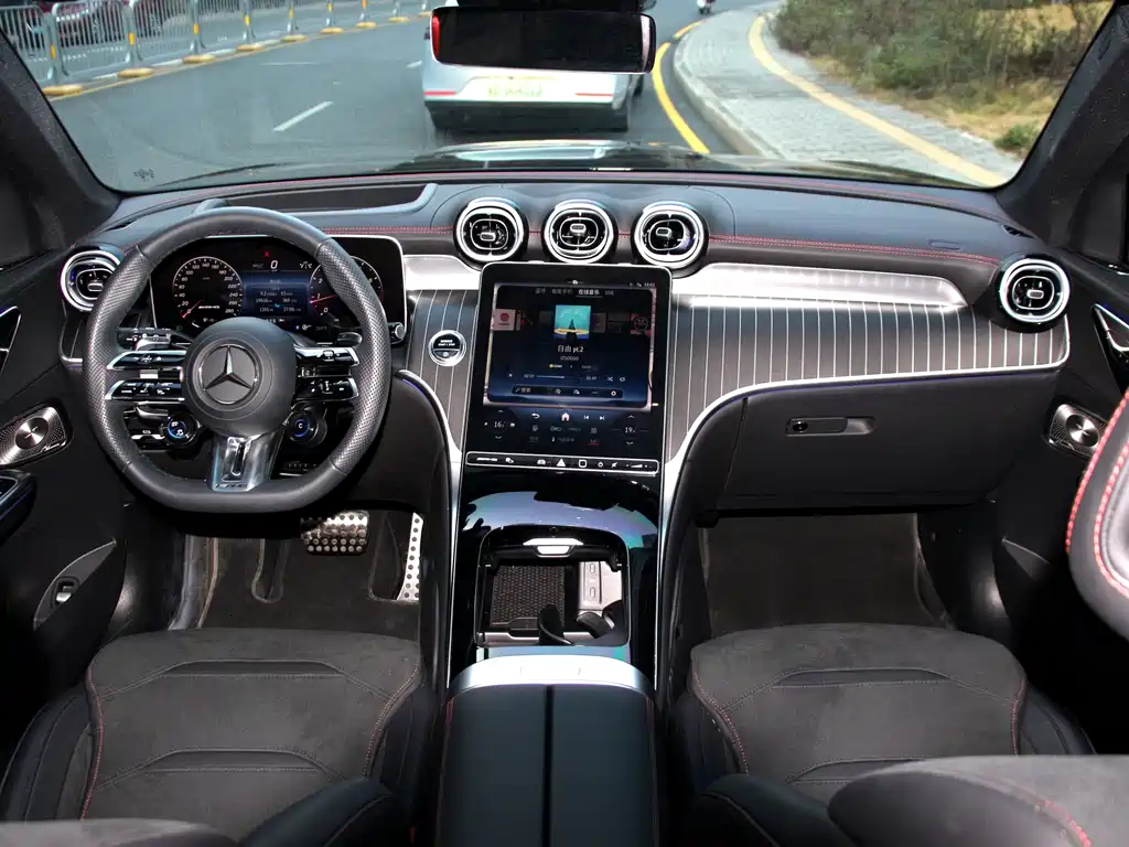 Mercedes-Benz GLC AMG 2025 — фото 8