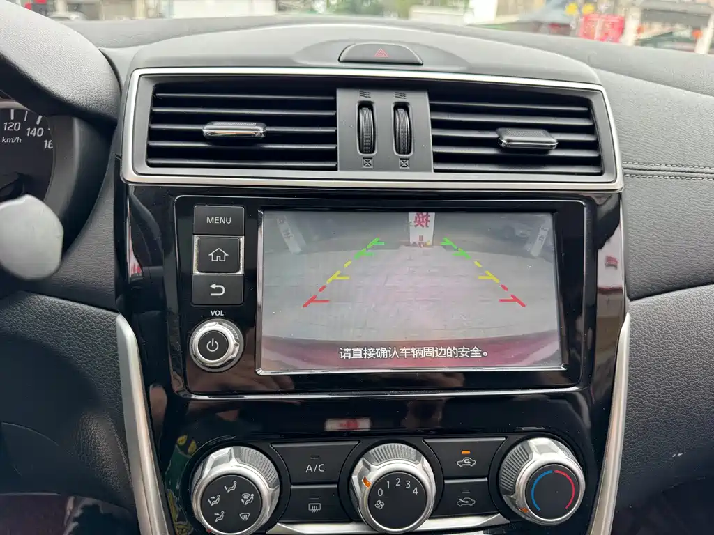 Nissan Tiida 2018 — фото 13