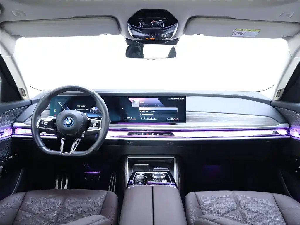 BMW i7 2023 — фото 13