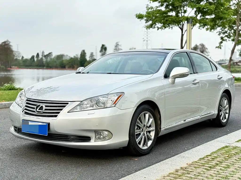Lexus ES 2010 — фото 1