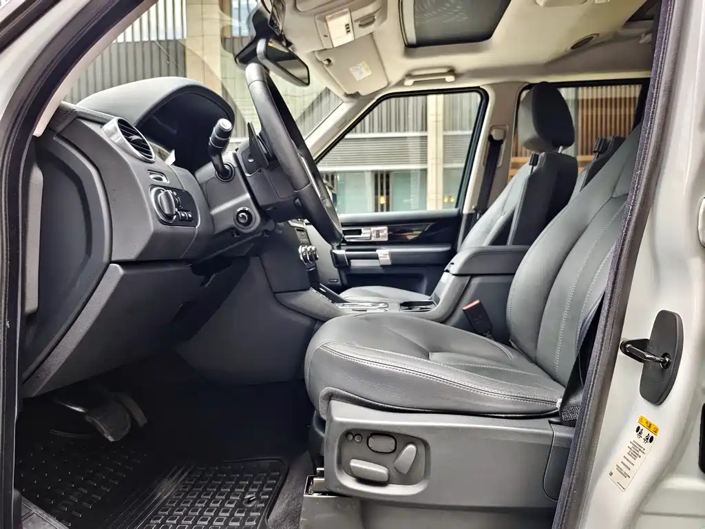 Land Rover Discovery 2014 — фото 16